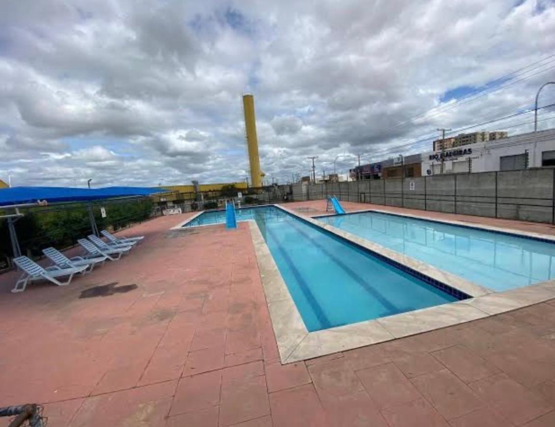 Apto Para Ate 4 Pessoas,Otima Localizacao, Area De Lazer Com Conveniencia E Piscina Para Crianca ペトロリーナ エクステリア 写真